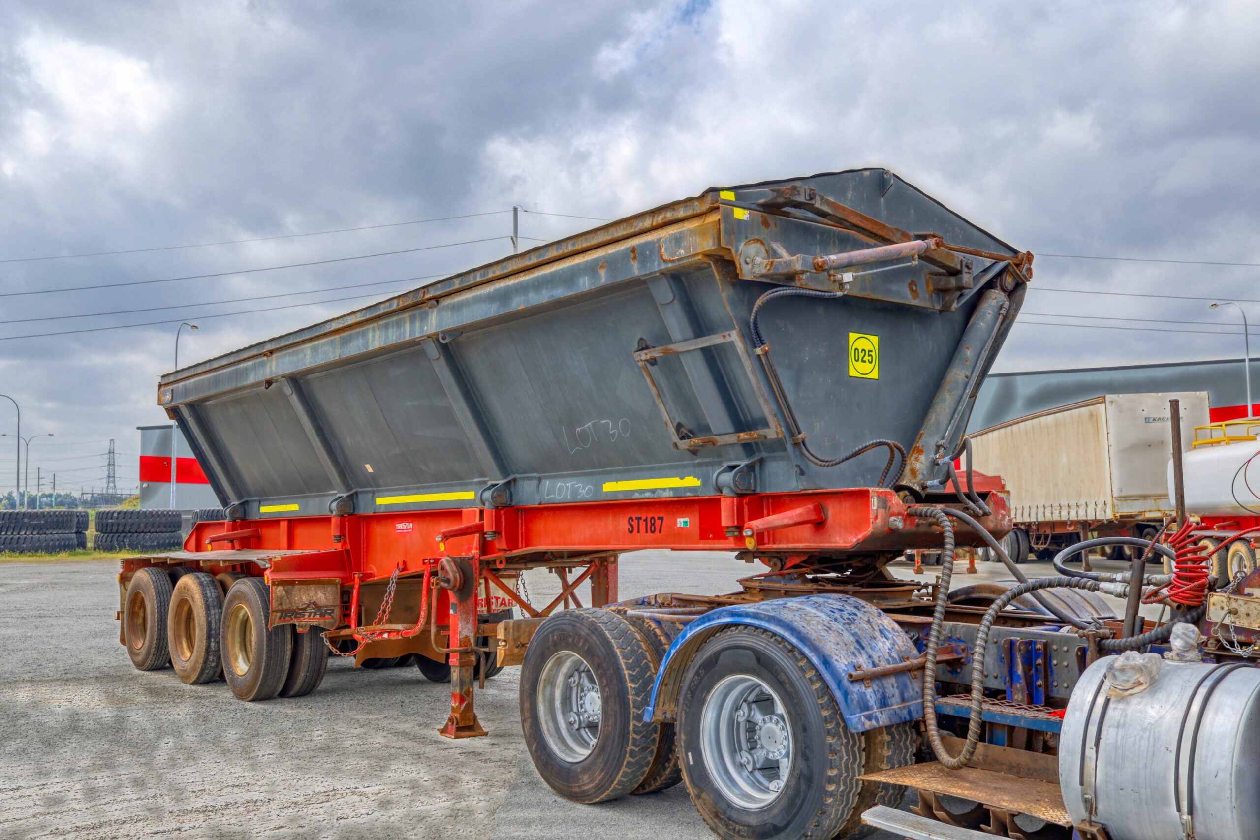 USED 2013 TRISTAR BOWL SIDE TIPPER